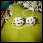 Fabric Button

Pattern: polka dot
Color: white/brown

Made to order with no minimum amount.
