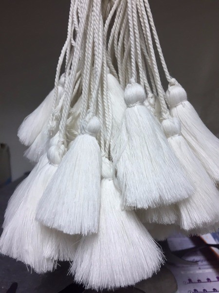 Hand-made tassel for clothing decoration

